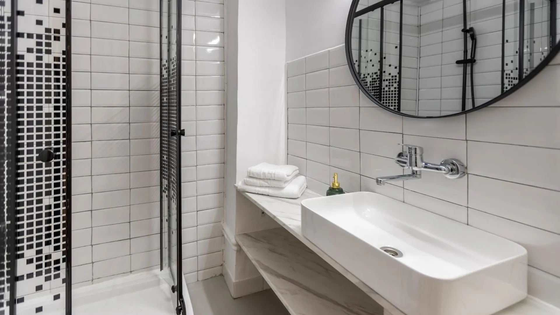 Splendid Historical Smarald 2 Bedroom Old Town Bucharest