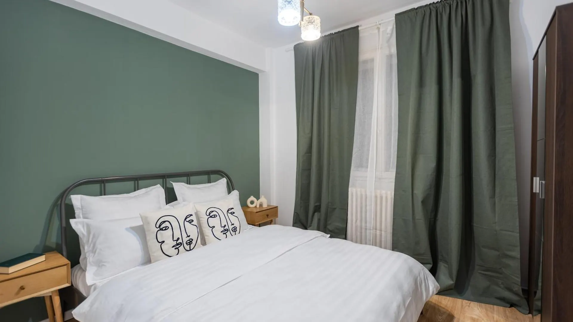 Splendid Historical Smarald 2 Bedroom Old Town Bucharest
