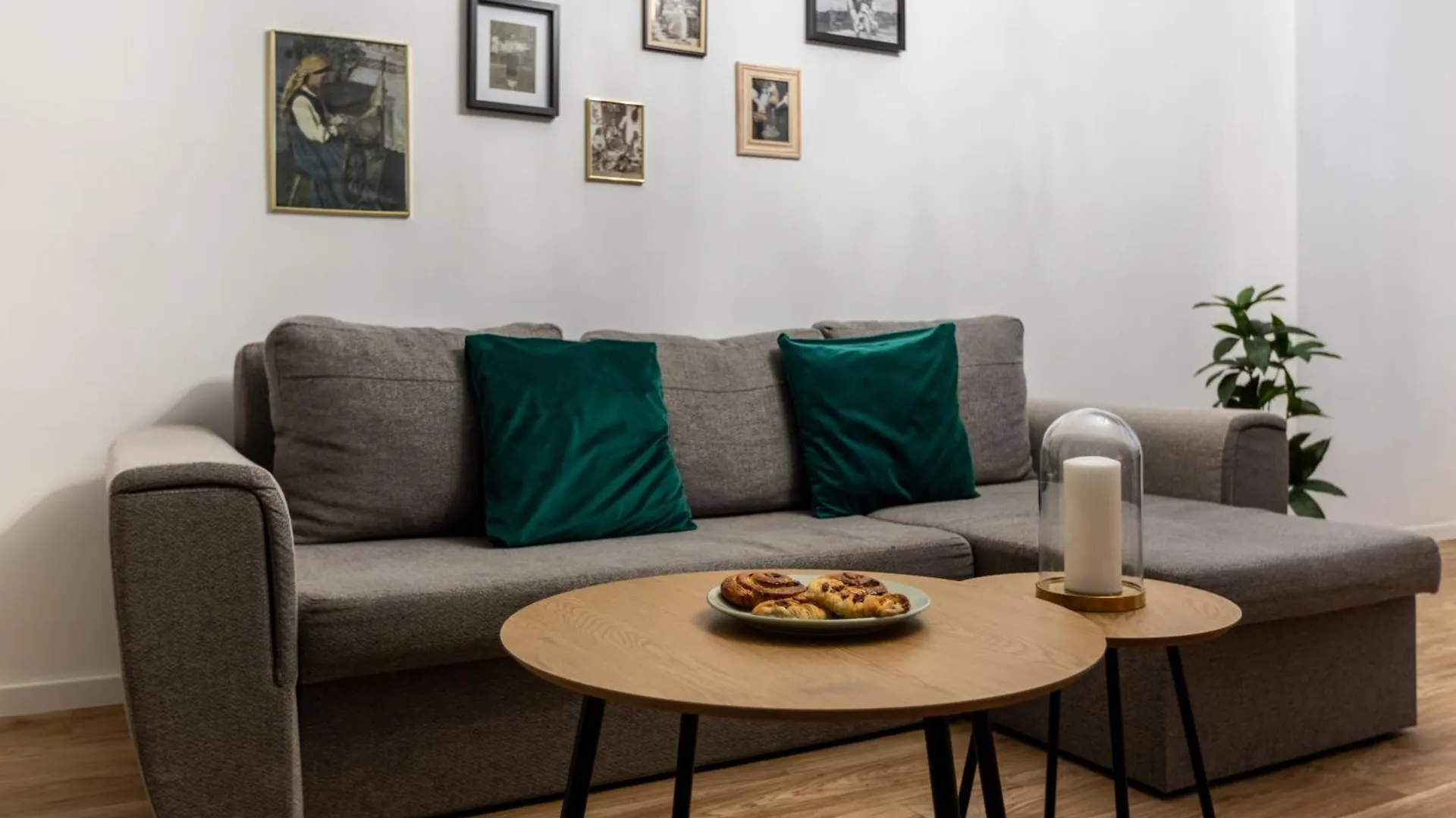 Apartment Splendid Historical Smarald 2 Bedroom Old Town Bucharest
