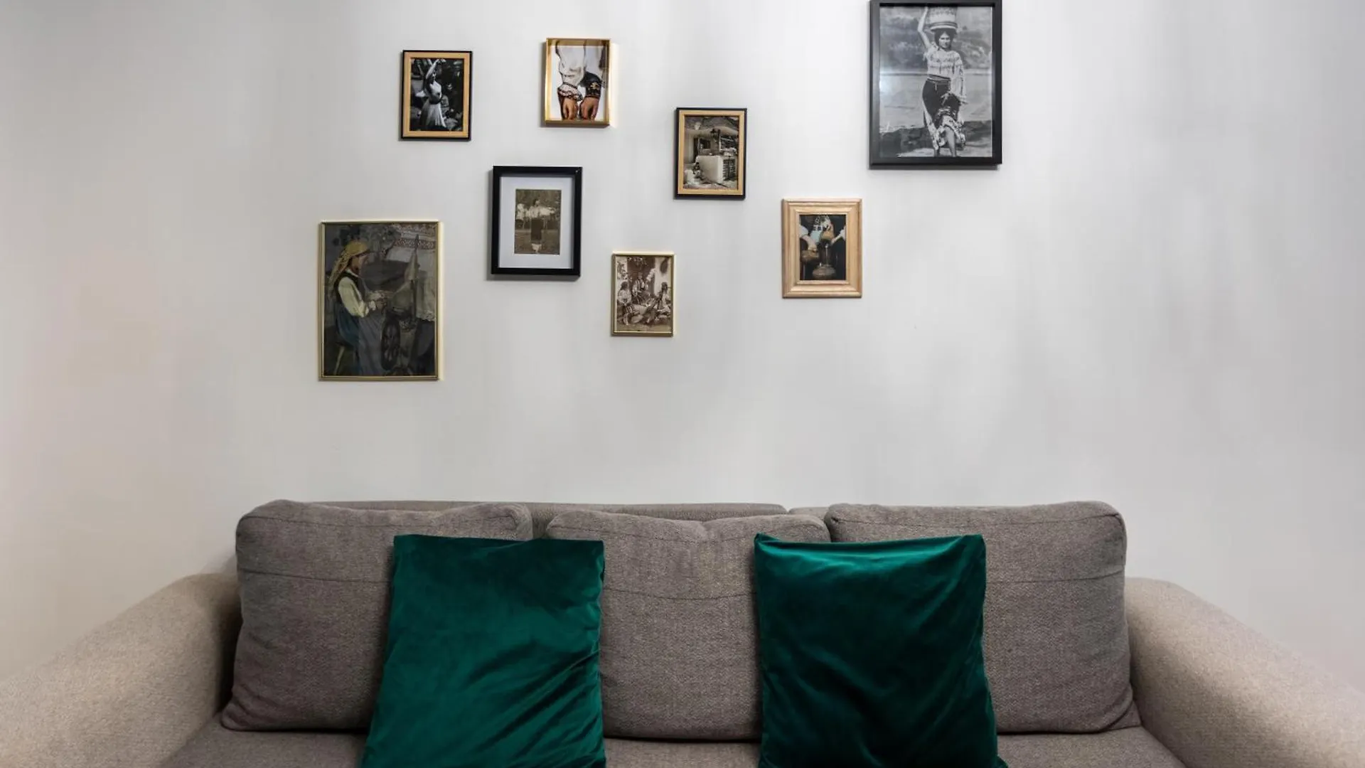 Apartment Splendid Historical Smarald 2 Bedroom Old Town Bucharest