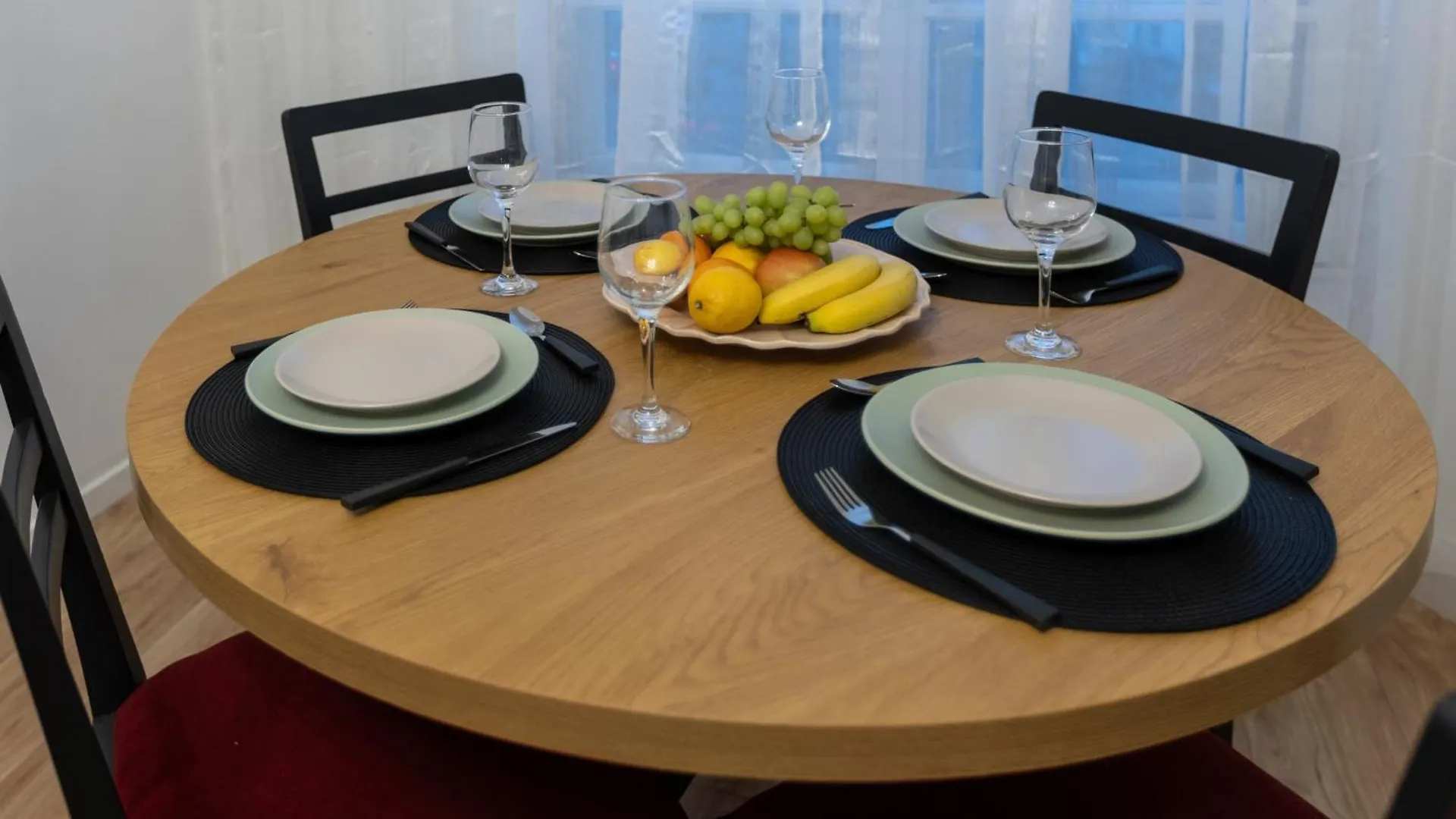 Splendid Historical Smarald 2 Bedroom Old Town Bucharest Apartment